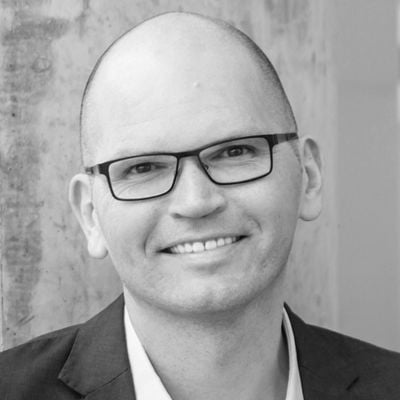 img-headshot-professional-services-Lars
