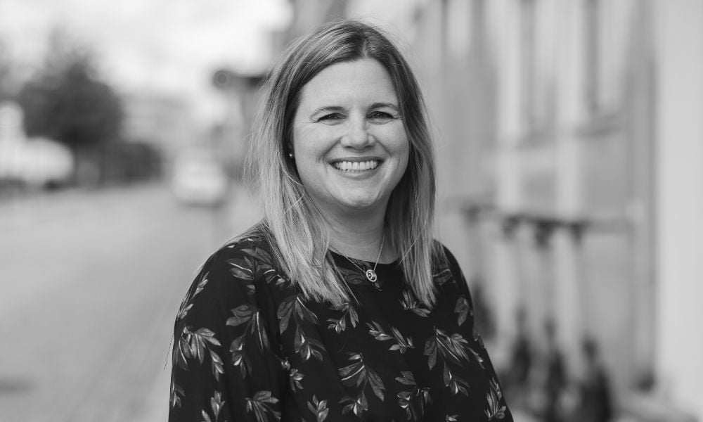 img-lp-web-webinar-Cathrine-greyscale