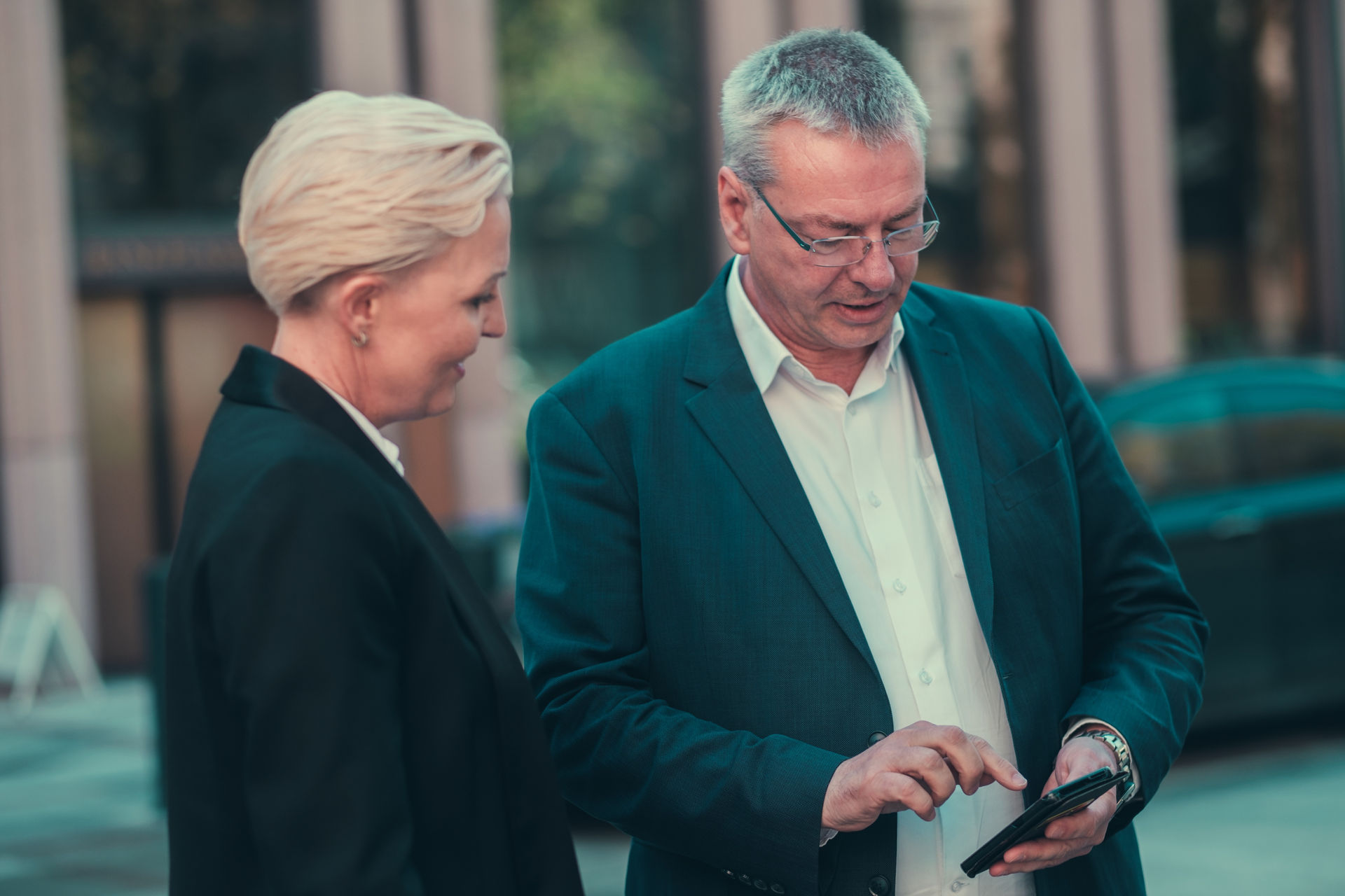 FotoWare employees using the FotoWare Mobile App