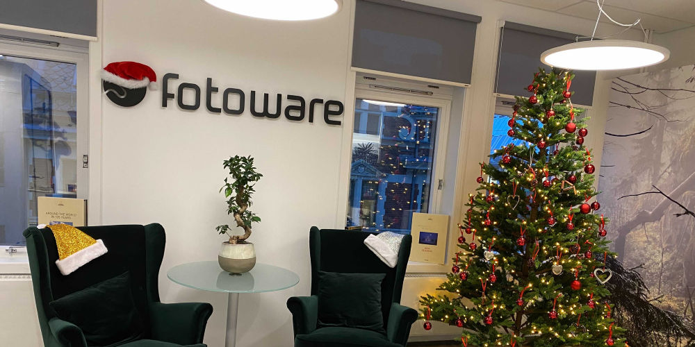 FotoWare festive office
