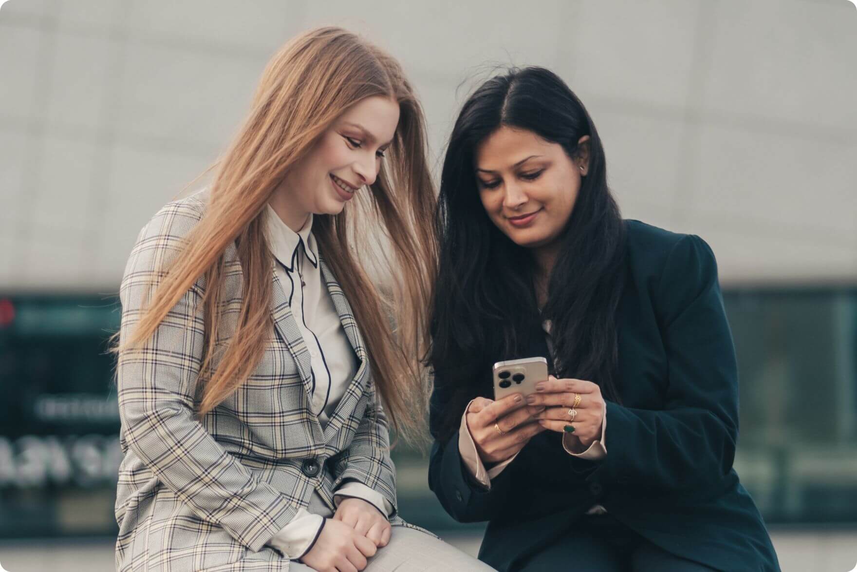 isabella-smriti-mobile-phone